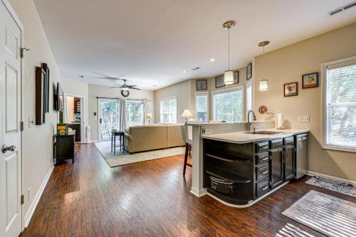 Fairway Views! Resort-Style Condo in Sunset Beach in Sansetbīča (NC)