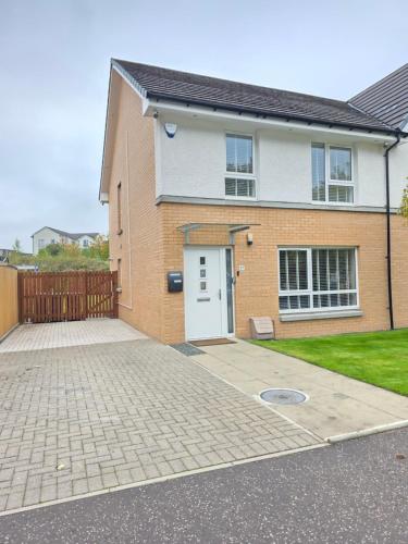 Entire Spacious 3-Bed Family Home, City Centre, Free Parking, Garden, Глазго (фото 6)