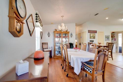 Lady Lake House with Lanai and Community Pool! in Lady Lake, USA