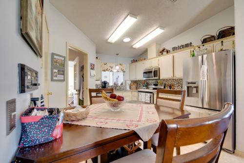 Lady Lake House with Lanai and Community Pool! in เลดี้ เลค (FL)