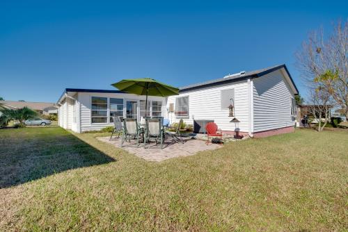 Lady Lake House with Lanai and Community Pool! in เลดี้ เลค (FL)