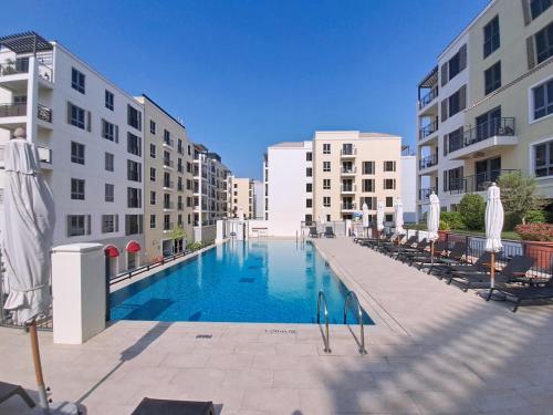 Swimming pool, Locations l Sophisticated 1 Bed l Private Beach l Pool Gym near Bungalo34
