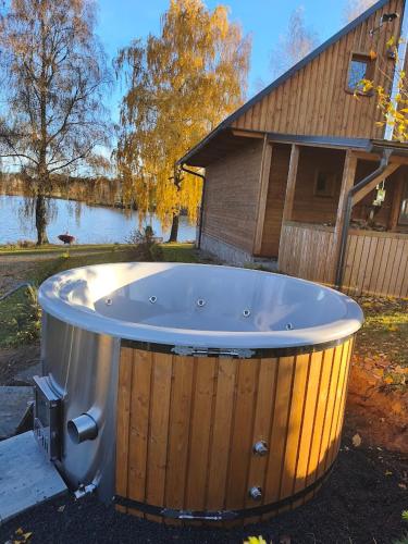 Chaty u rybníka (Chaty u rybnika) in Nove Veseli