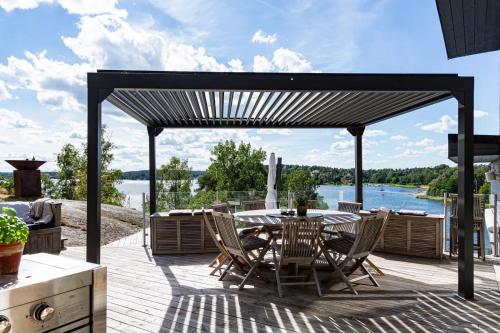 Iekārtas, Archipelago Villa With Private Padel court & dock in Ingaro