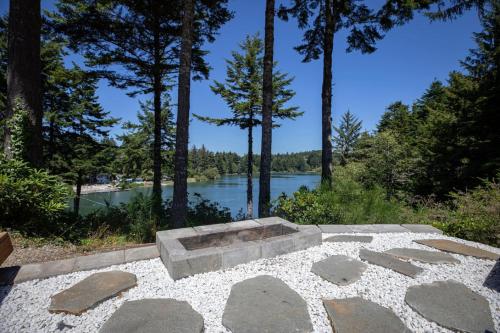 Crown Point Hideaway - image 4