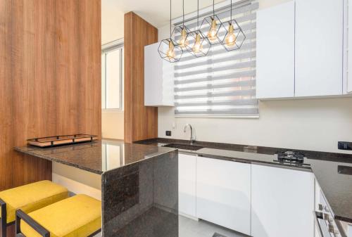 Curl 2-Bedroom Apartment in Gemmayzeh - image 7