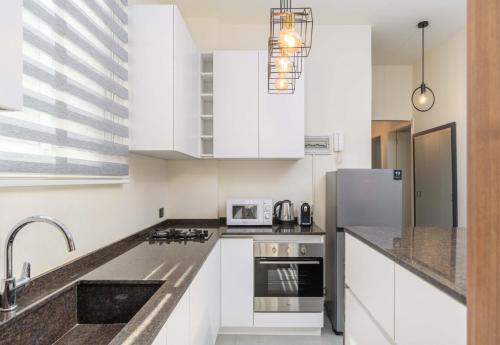 Curl 2-Bedroom Apartment in Gemmayzeh - image 4