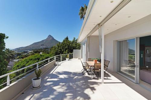 Coastal Penthouse Private Pool and Stunning Sea Views - image 12