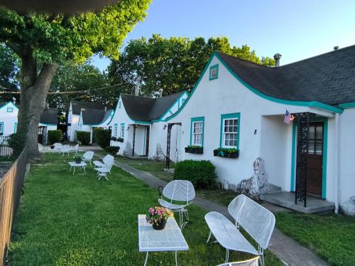 Crescent Court in Branson City Center