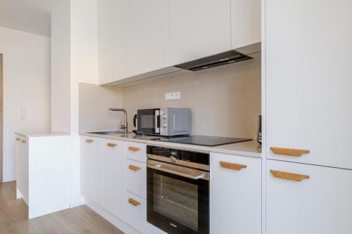 Blueground Prague 7 furnished close to offices PRG-12 - image 2