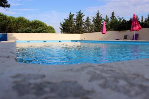 Hotel Carina-Très Grande Piscine-Local à Vélo – Apt En Provence, UT
