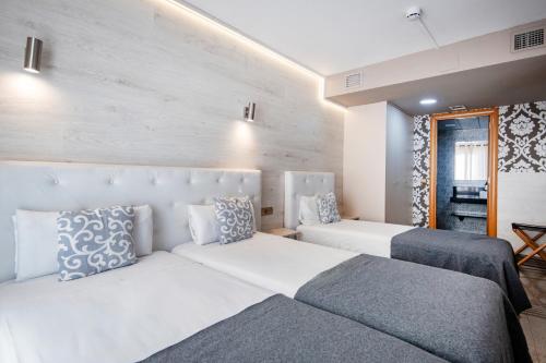 One-Bedroom Apartment - Penthouse (1-4 Adults)