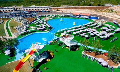 Luxury Villa Fig with pool and Jacuzzi near Dubrovnik in Ivanica