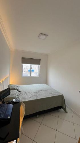 Quarto bem localizado, a poucos minutos da praia, ao lado de padarias, mercados e farmacia, facil ac – khách sạn tại Vila Real