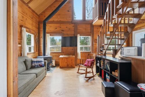 The Tiny Cozy Retreat in Saint-Paul-De-Montminy (QC)