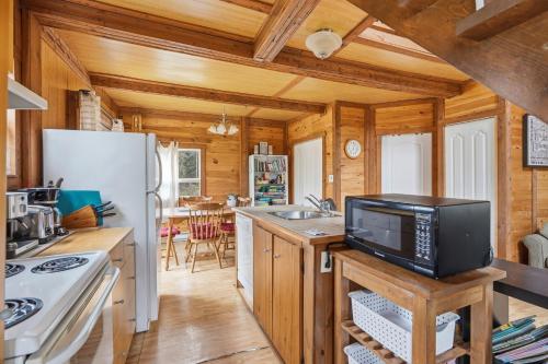 The Tiny Cozy Retreat in Saint-Paul-De-Montminy (QC)