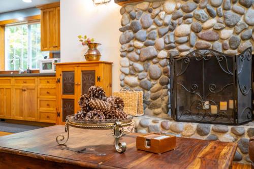 Custom Crafted Forest Retreat with Pond on 5 Acres - image 5