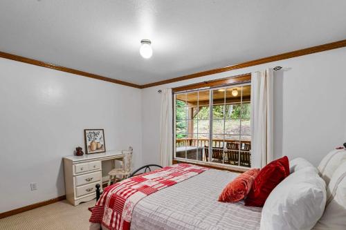 Custom Crafted Forest Retreat with Pond on 5 Acres - image 12