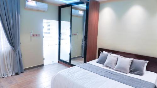 DAV Hills Apartments in อมาซามัน