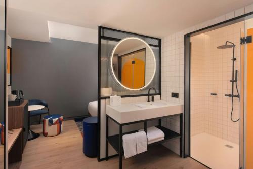 room detail thumbnail 2