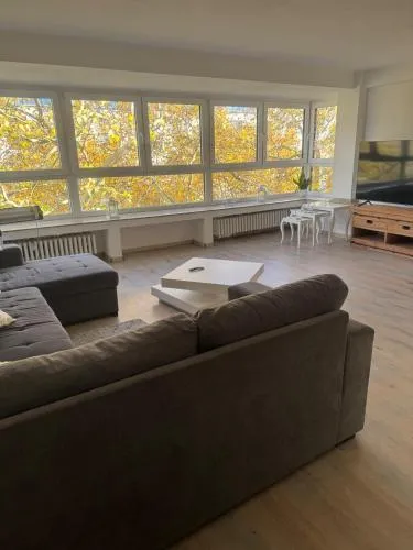 Große Wohnung am HBF-Vorplatz in Duisburg, Deutschland