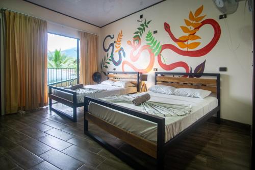 1 double bed, 1 twin bed