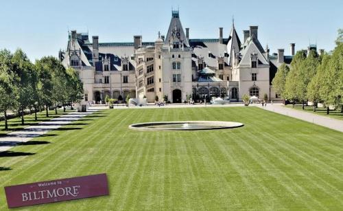 Amazing Fall Getaway No Stairs Ecusta Trail in Etowah (NC)