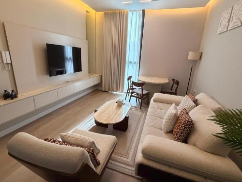 1 BR Luxury Apt by AJ Aljada - Sharjah
