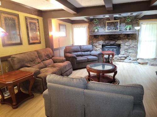 المرافق, Spacious ranch home near Stone Mountain Park in ستون ماونتن
