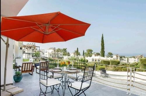 Amazing Sea View -3 Bed Ground Floor Garden Apartment - image 2