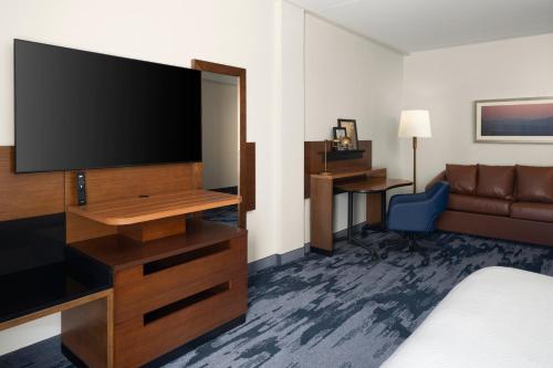 Fairfield Inn & Suites by Marriott Newark Liberty International Airport - image 43