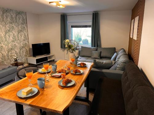 Nahe Kiel, 4 Betten, 2 Schlafzimmer Parkplatz, Terrasse, 3km zum Strand in Osdorf