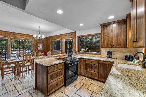 11 Conifer Lane - image 2