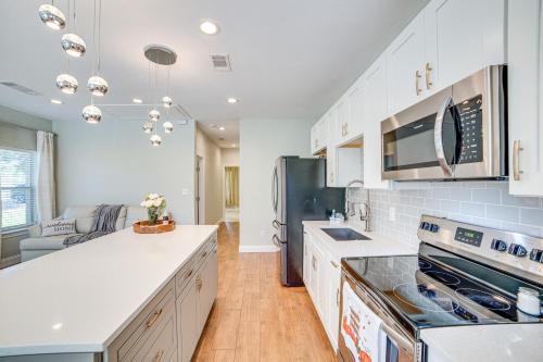 Pet-Friendly Stay: Walk to Park & Lake Lewisville! in Lake Dallas