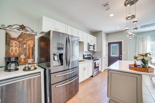Pet-Friendly Stay: Walk to Park & Lake Lewisville! in Lake Dallas