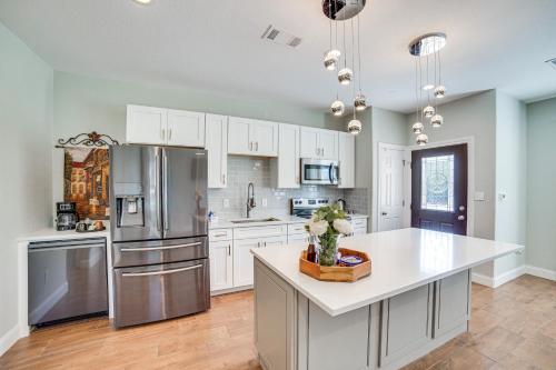 Pet-Friendly Stay: Walk to Park & Lake Lewisville! in Lake Dallas