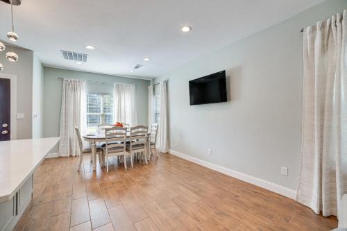 Pet-Friendly Stay: Walk to Park & Lake Lewisville! in Lake Dallas