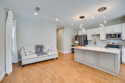 Pet-Friendly Stay: Walk to Park & Lake Lewisville! in Lake Dallas
