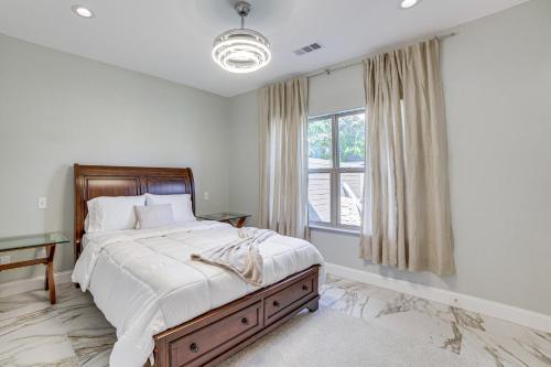 Pet-Friendly Stay: Walk to Park & Lake Lewisville! in Lake Dallas