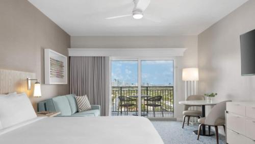 Marriott's BeachPlace Towers 2BR Apartment with Resort Access - image 3
