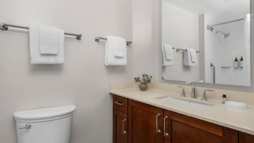 Marriott's BeachPlace Towers 2BR Apartment with Resort Access - image 2