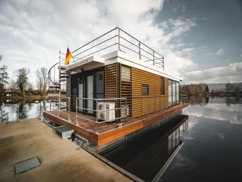 Schönes Hausboot in Höxter in Höxter, Deutschland