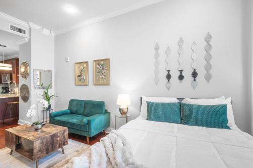 Luxury Studio Loft Rooftop View & Pool in Other