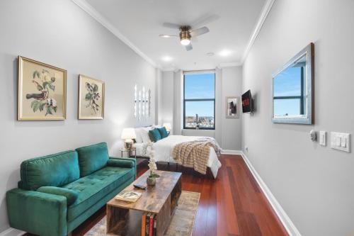 Luxury Studio Loft Rooftop View & Pool in Other