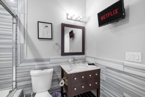 Luxury Studio Loft Rooftop View & Pool in Other