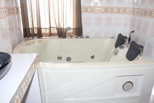 Karstais baseins, HOTEL NOGAL PLAZA in La Virginia
