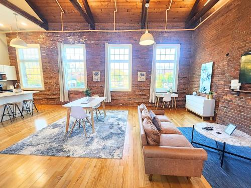 Jennifers Historic Brick Riverfront Loft Apartment in Providence, USA