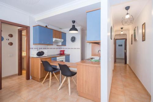 Playa Sardina Home with Pool in Galdar