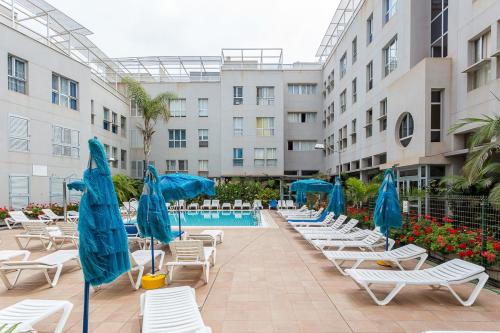 Playa Sardina Home with Pool in Galdar