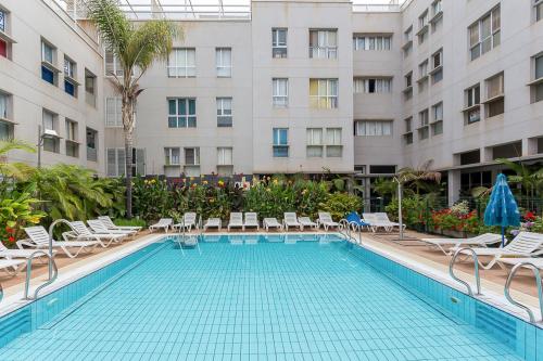 Playa Sardina Home with Pool in Galdar